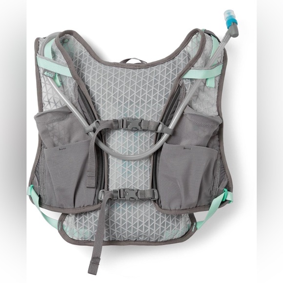 REI Co-op Women’s 2X/3X Swiftland Hydro Running Hydration Vest, Castlerock - Picture 12 of 13